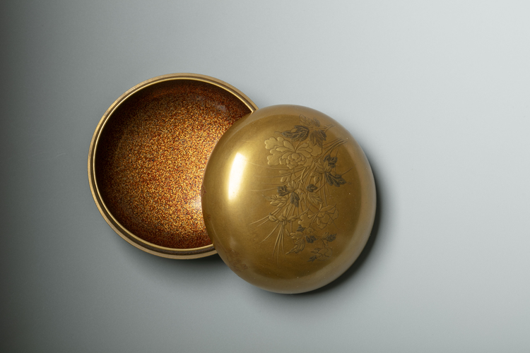 Gold lacquer Kogo with peonies and grasses