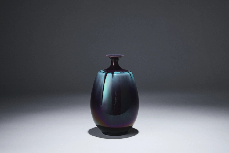 Short shouldered vase