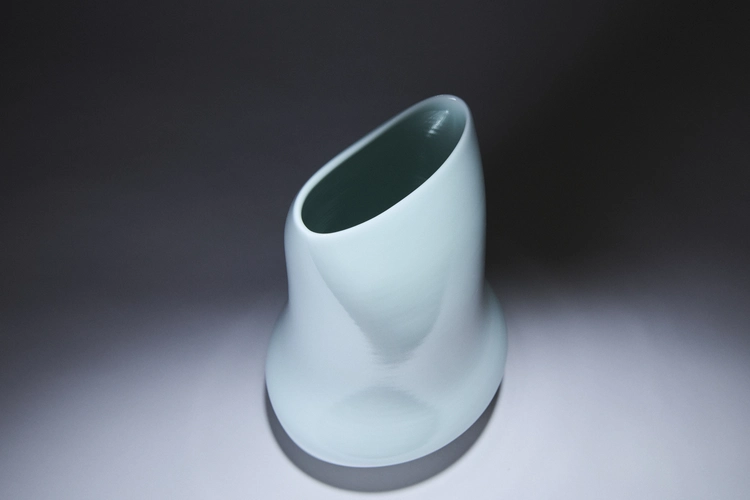  White porcelain vase  by LNT MAETA Akihiro