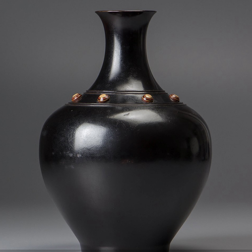 Bronze vase 