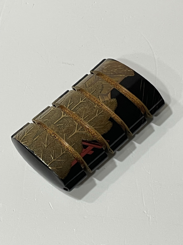 Four-Case Roiro Lacquer Inro with the Aridoshi Shrine Keeper in the Rain 