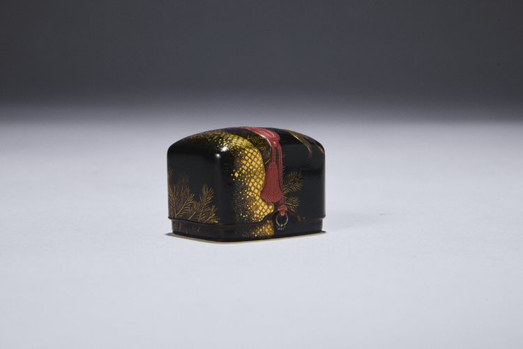 Hako Netsuke 'Crane over Pines'