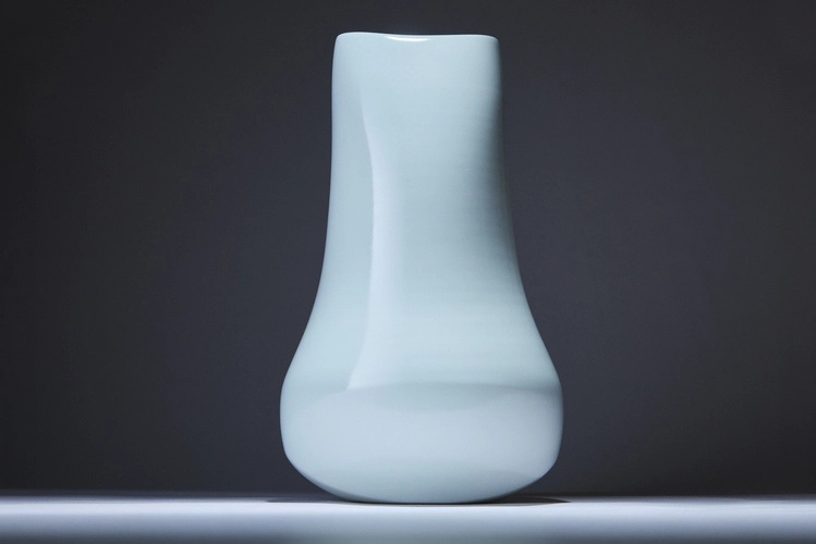  White porcelain vase  by LNT MAETA Akihiro