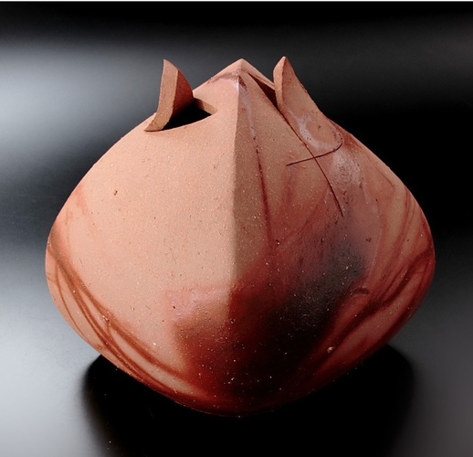 Hidasuki Bizen Vase 'Ears' 