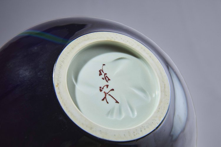 Balloon shaped Vase with Cat's Eye decor 
