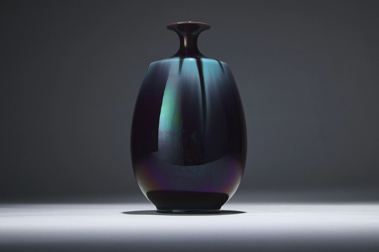 Short shouldered vase