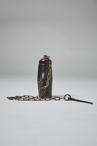 Small Lacquered Powder Flask (Kayaku-ire) 