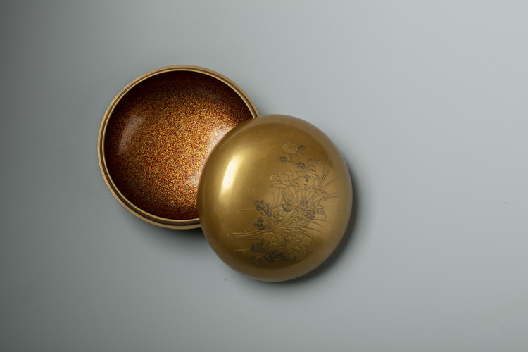 Gold lacquer Kogo with peonies and grasses 