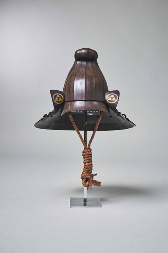 Wave Form Kawari Kabuto with Mitsuuroko Crest