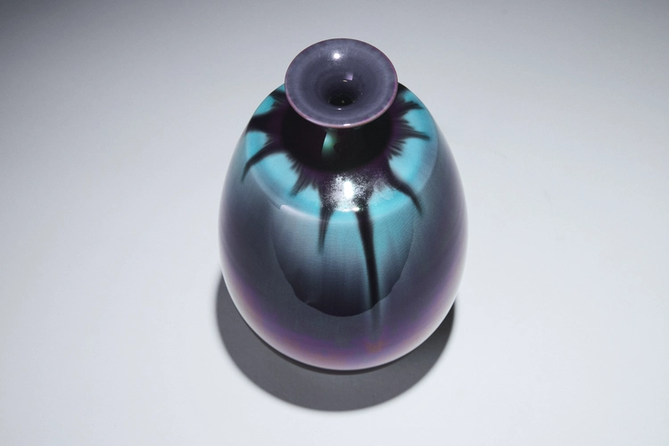 Short shouldered vase