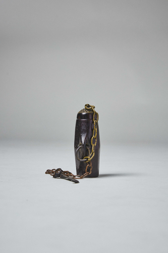 Small Lacquered Powder Flask (Kayaku-ire) 