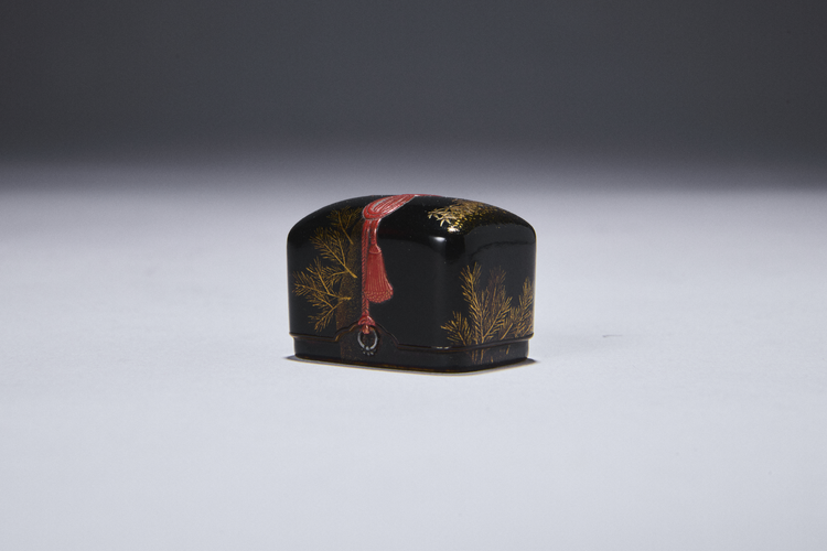 Hako Netsuke 'Crane over Pines'