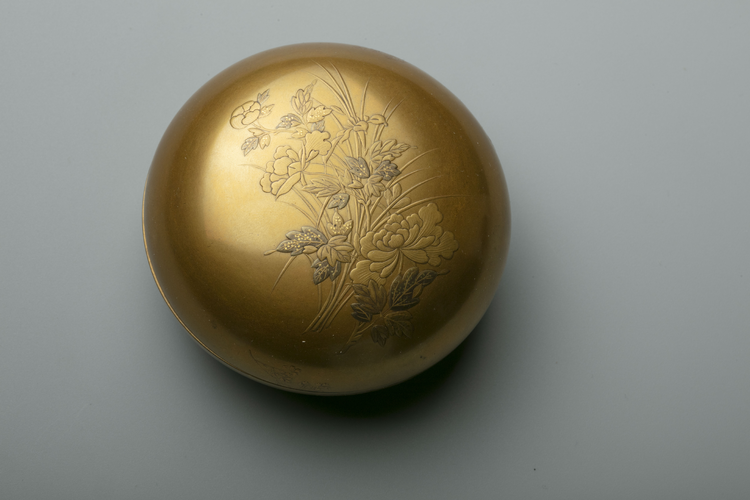 Gold lacquer Kogo with peonies and grasses 