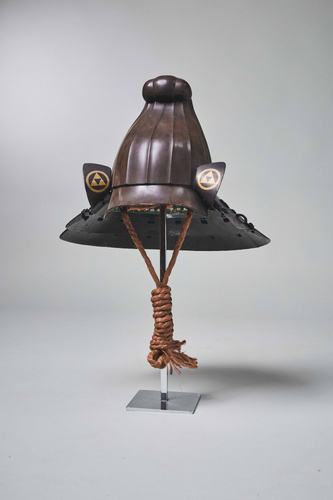 Wave Form Kawari Kabuto with Mitsuuroko Crest