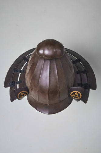 Wave Form Kawari Kabuto with Mitsuuroko Crest
