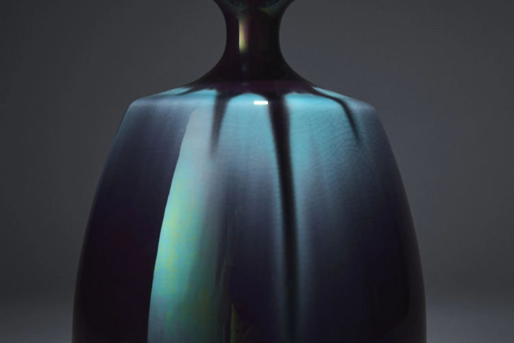 Short shouldered vase