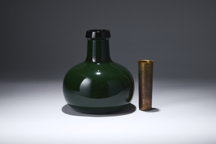 Hanaike in Green and Black Lacquer 